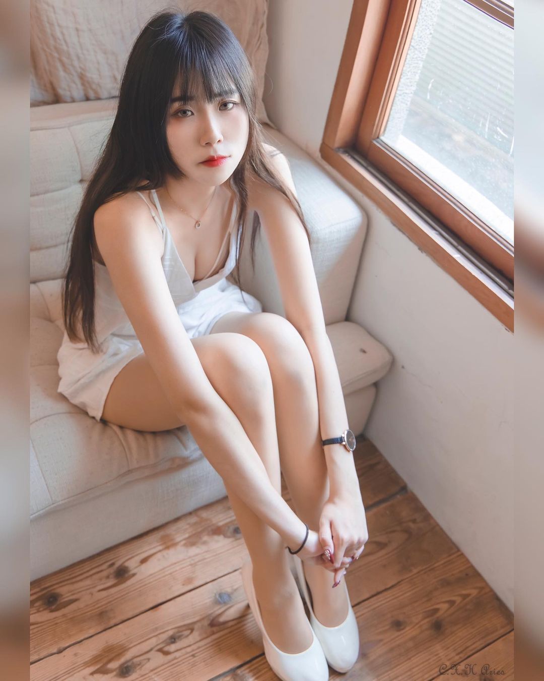 妖妖養眼好身材「美乳好吸睛」!配備不科學逆天長腿畫面好衝擊啊!-第1章-图片6