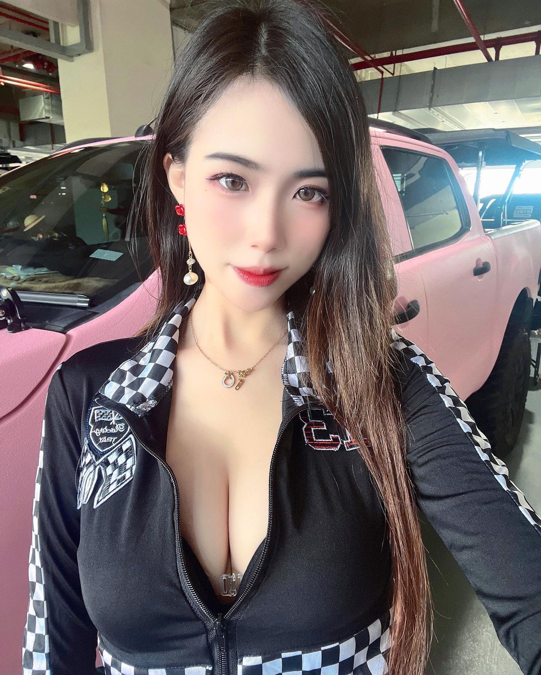 妖妖養眼好身材「美乳好吸睛」!配備不科學逆天長腿畫面好衝擊啊!-第1章-图片10