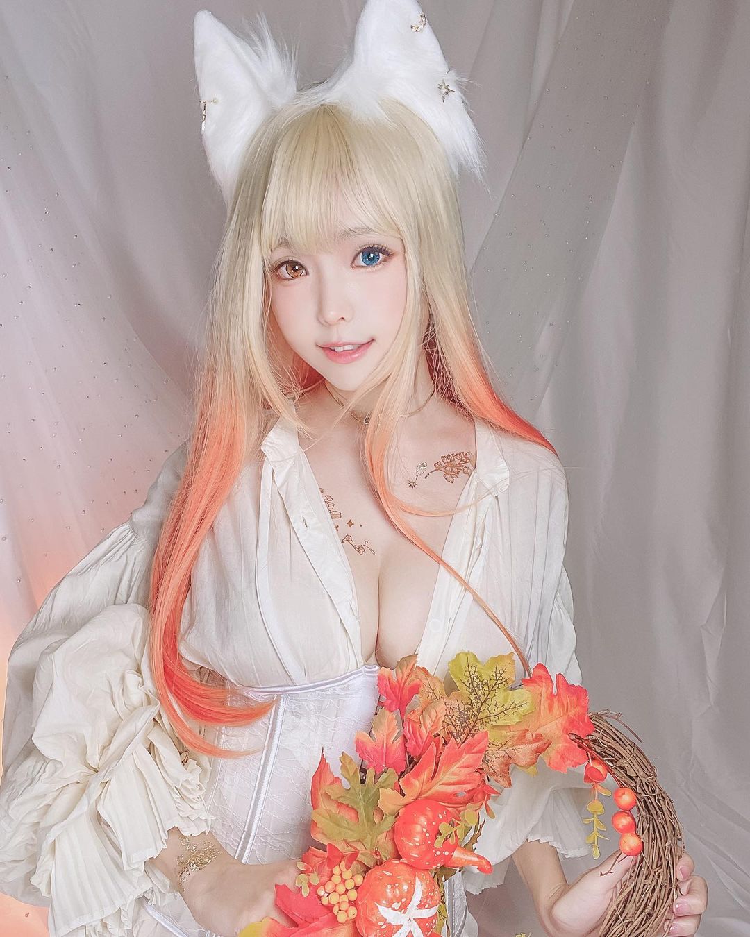 天使級正妹Ely「深V挺美乳」真的好兇猛!白嫩飽滿奶球出來透氣兼見客!-第1章-图片2