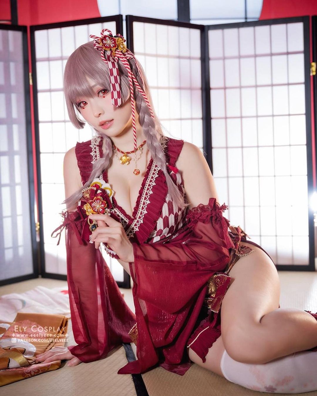 天使級正妹Ely「深V挺美乳」真的好兇猛!白嫩飽滿奶球出來透氣兼見客!-第1章-图片3
