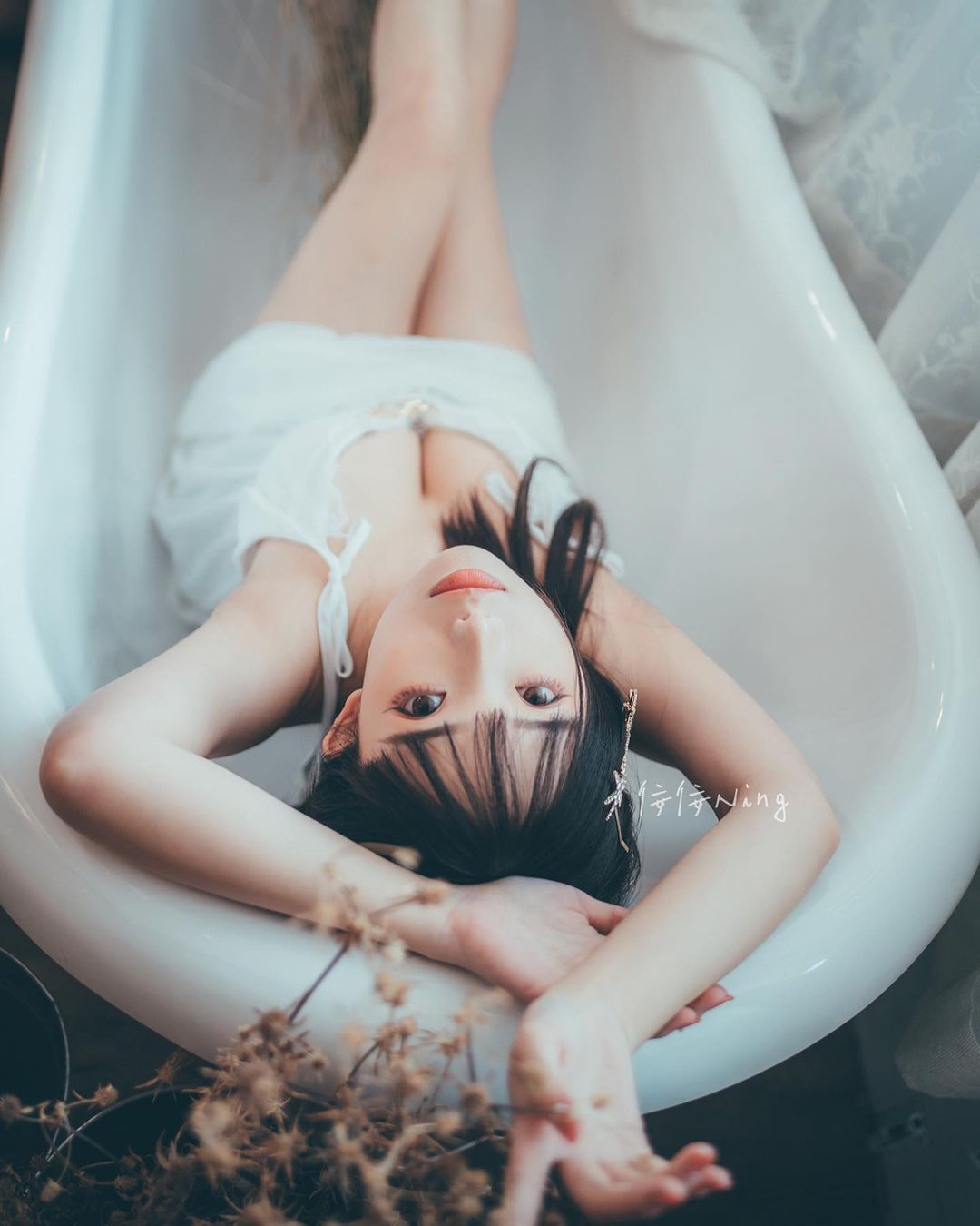 漂亮美眉佞佞讓人全身精力充滿,渾圓美乳呼之欲出! 「事業線爆炸深」大奶太魅惑了!-第1章-图片2
