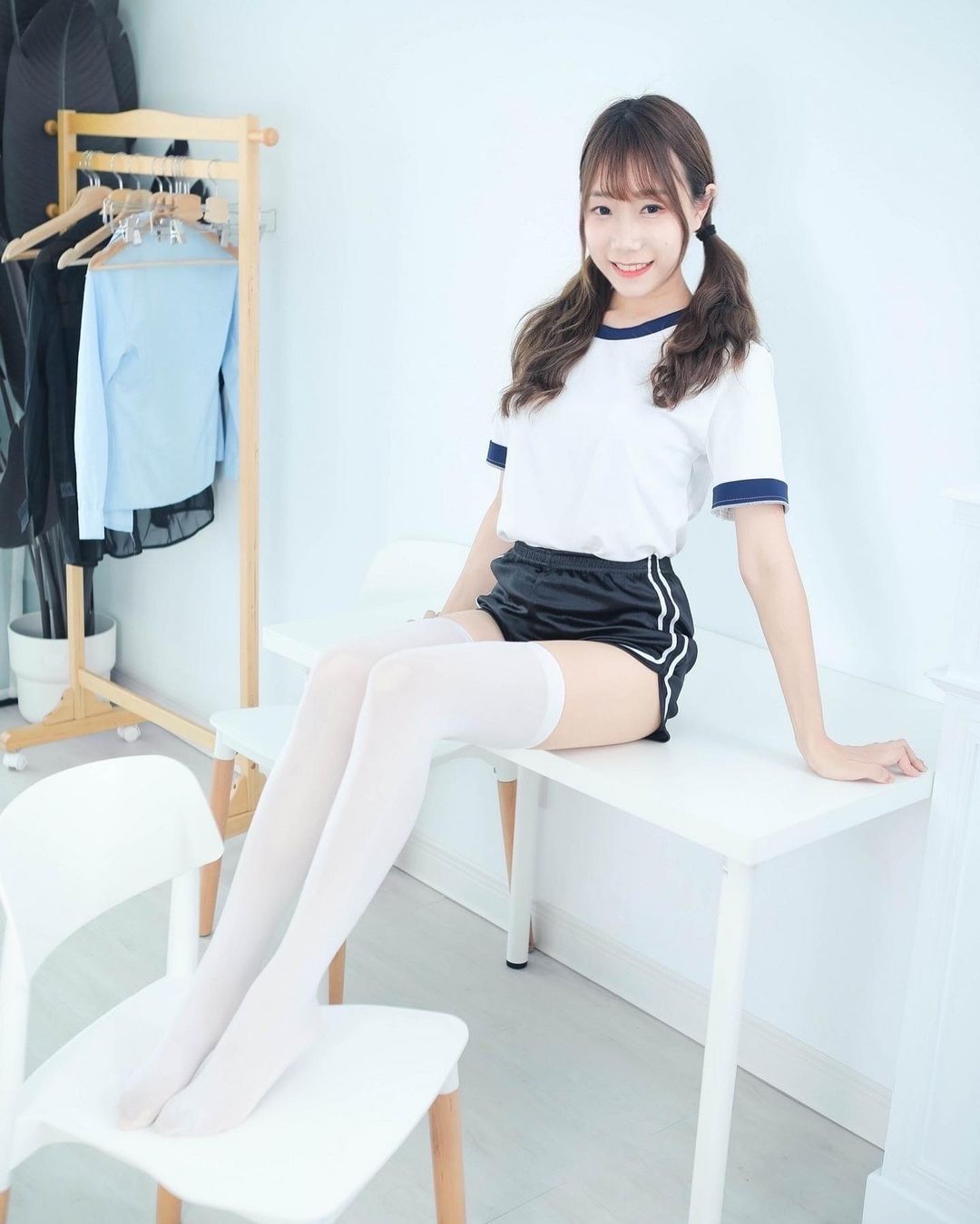 美腿正妹巧巧完美身材讓人口水流一地!「黑絲包美腿」讓人超分心!-第1章-图片3