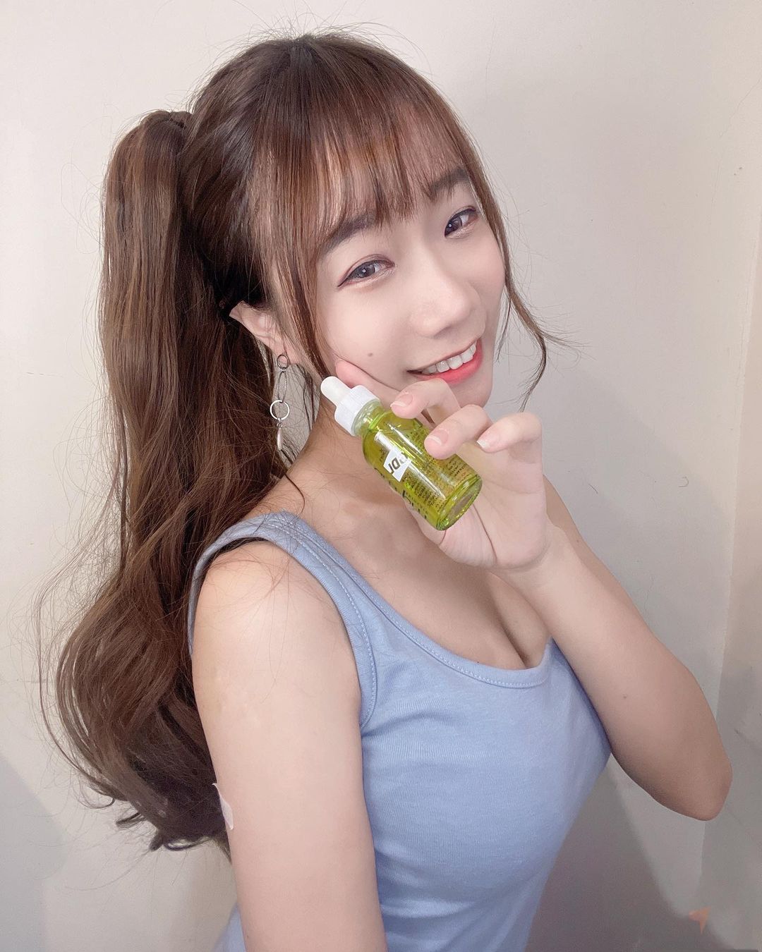 美腿正妹巧巧完美身材讓人口水流一地!「黑絲包美腿」讓人超分心!-第1章-图片8