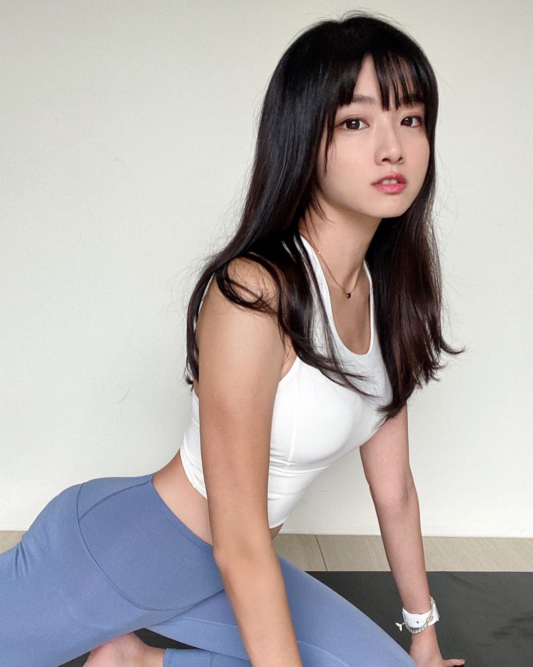 超巨乳妹「林巧子」豐滿巨乳太撩人,海量性感美照真的太噴血了!-第1章-图片4