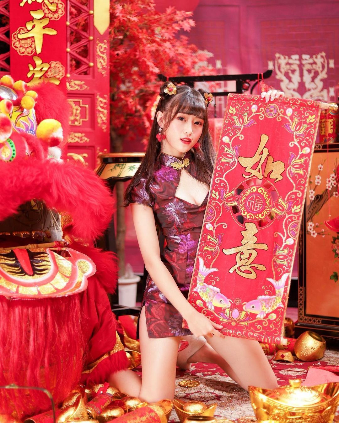 大奶女友Angela事業線好深邃啊!兩片雪白肌膚大方露出!讓人看得精神也很飽滿!-第1章-图片2