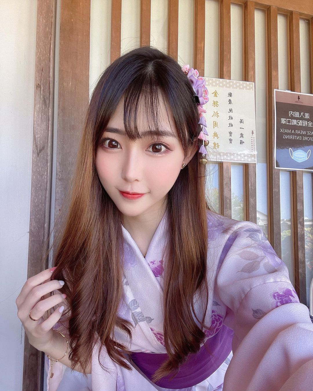 大奶女友Angela事業線好深邃啊!兩片雪白肌膚大方露出!讓人看得精神也很飽滿!-第1章-图片1