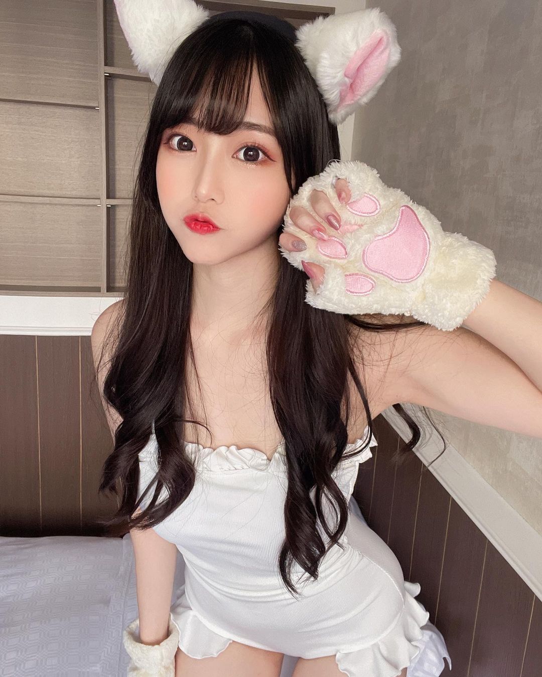 大奶女友Angela事業線好深邃啊!兩片雪白肌膚大方露出!讓人看得精神也很飽滿!-第1章-图片10