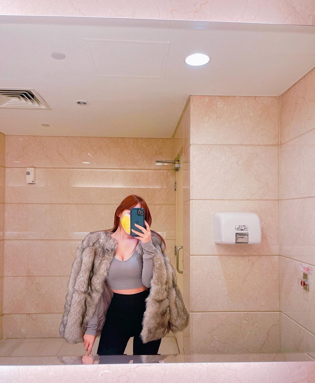 長髮正妹媁媁萌萌笑容與性感身材的反差讓人愛不釋手!「圓圓滿滿」要滾出來惹!-第1章-图片9