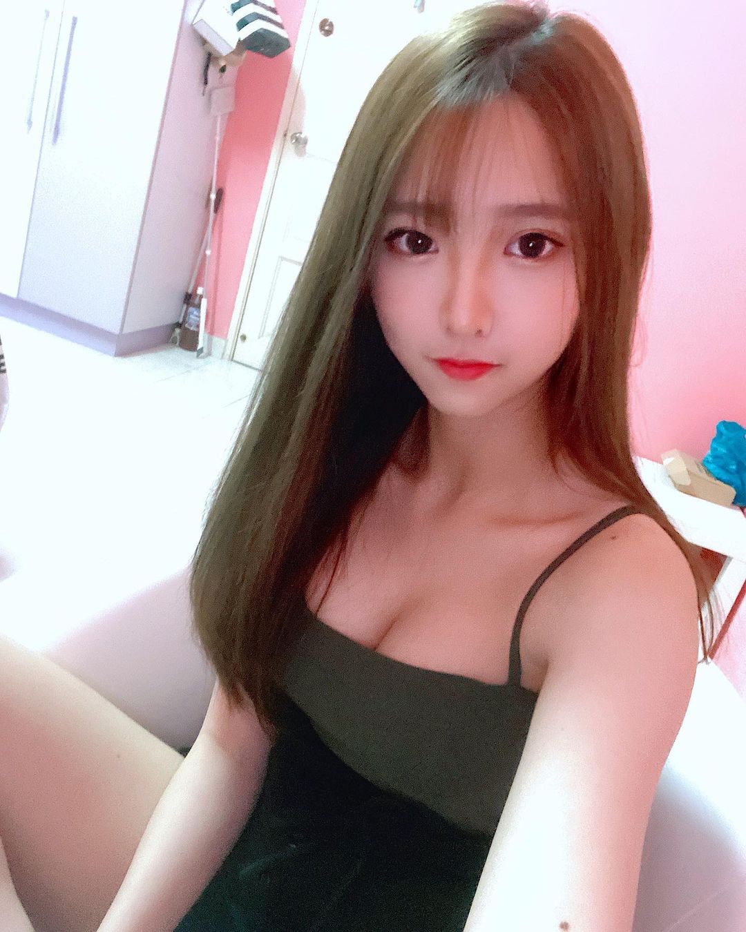 錒圓「渾圓白皙」美乳形狀從低胸裝爆出!頂級身材的誘惑啊,空靈與性感的唯美組合!-第1章-图片7