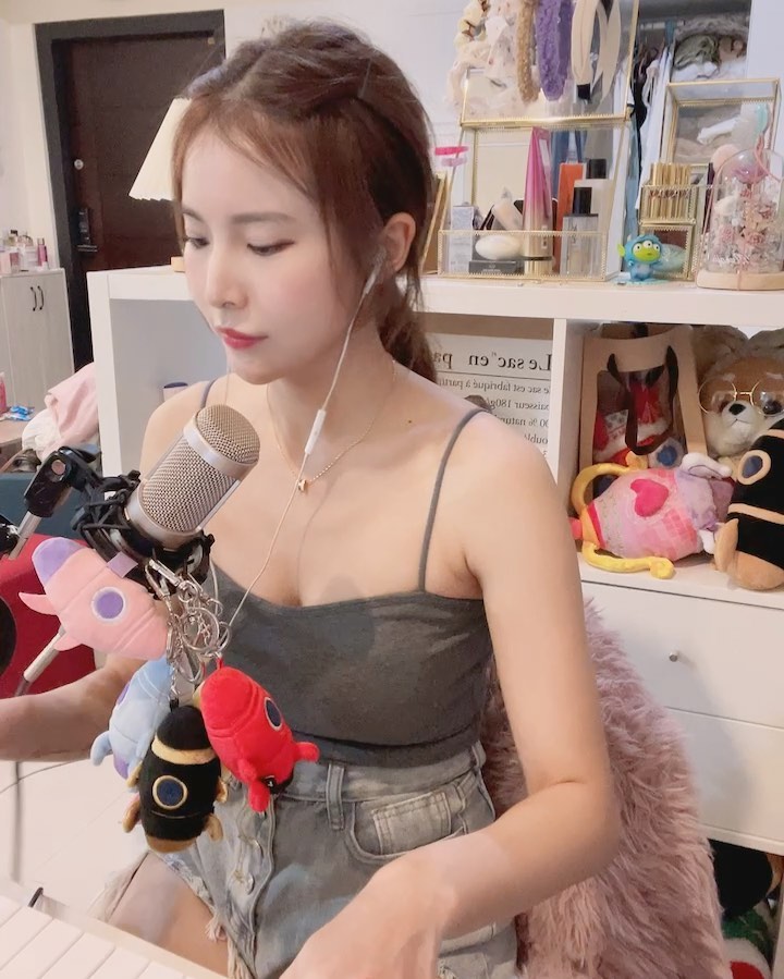 女友系正妹孟潔MJ「豐滿邪惡視角」讓人受不了,輕輕一笑就能融化整座冰山!-第1章-图片5