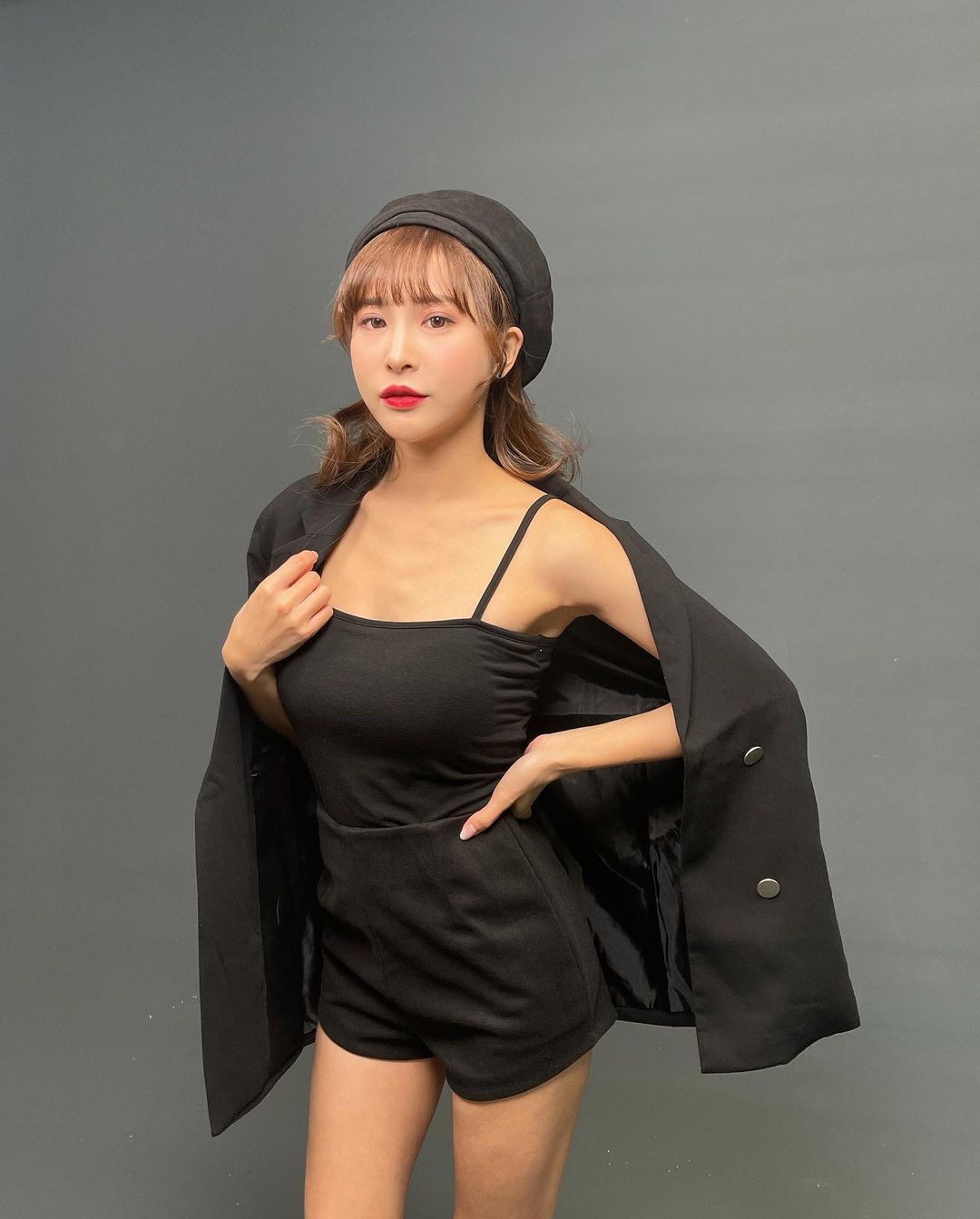 女友系正妹孟潔MJ「豐滿邪惡視角」讓人受不了,輕輕一笑就能融化整座冰山!-第1章-图片6