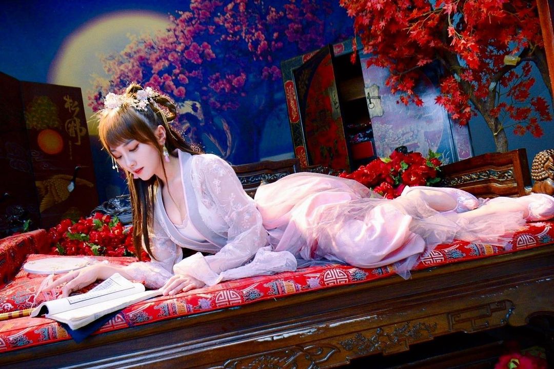 大奶正妹居家衣服好性感,都忍不住害羞了!「極品大奶」看了瞬間上火!-第1章-图片6
