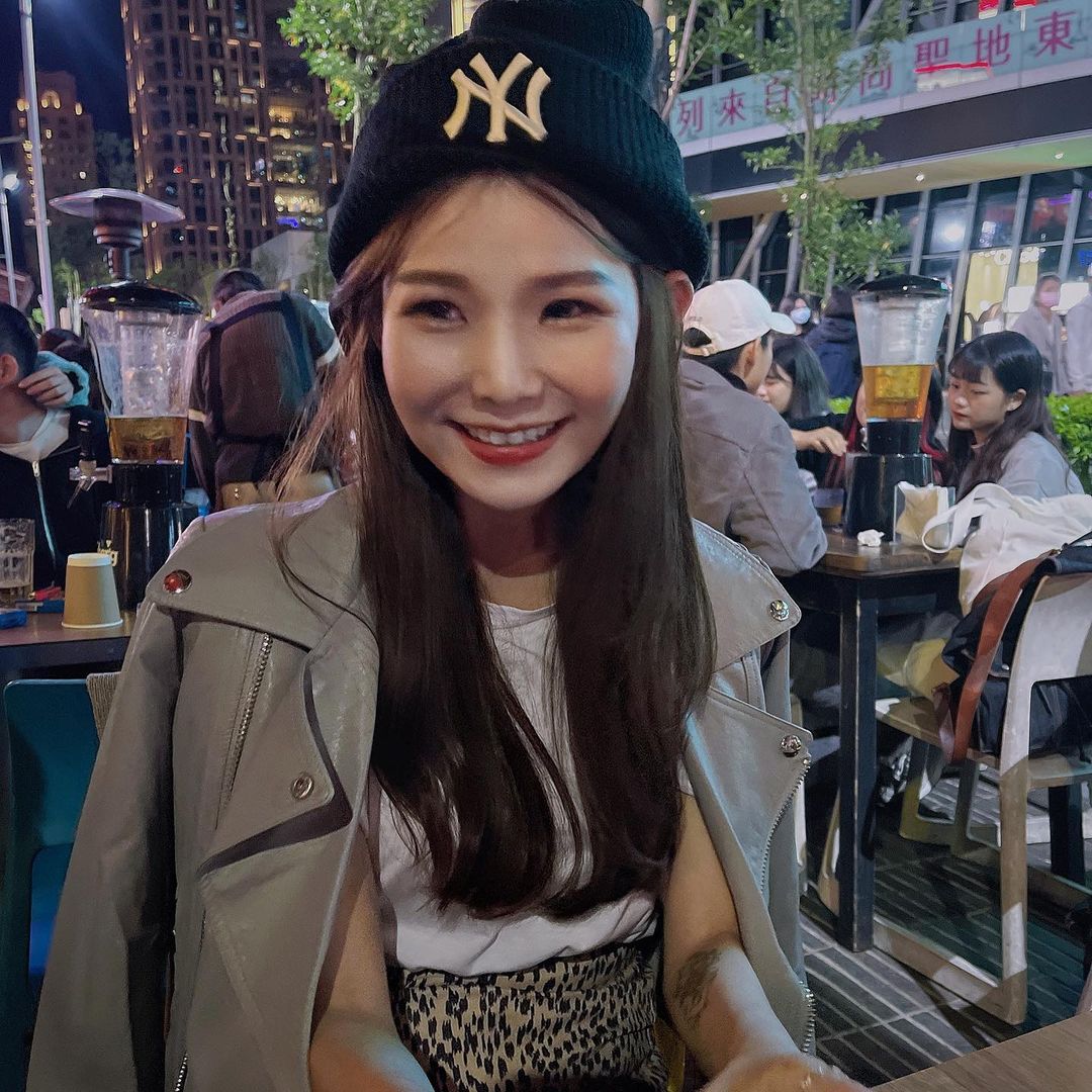 銀行氣質正妹 林小欣 制服底下藏著豐滿的雙峰-第1章-图片25