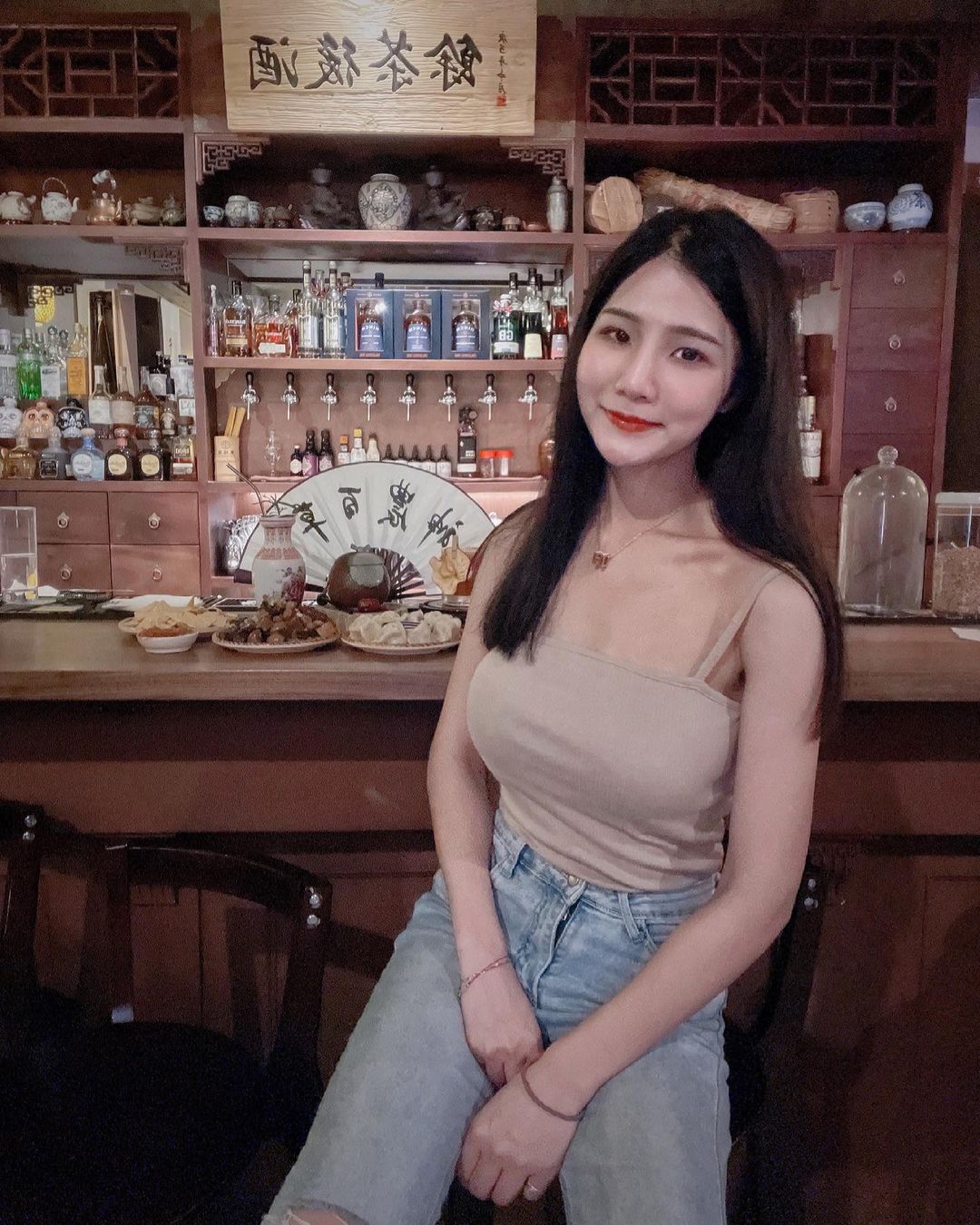 銀行氣質正妹 林小欣 制服底下藏著豐滿的雙峰-第1章-图片36