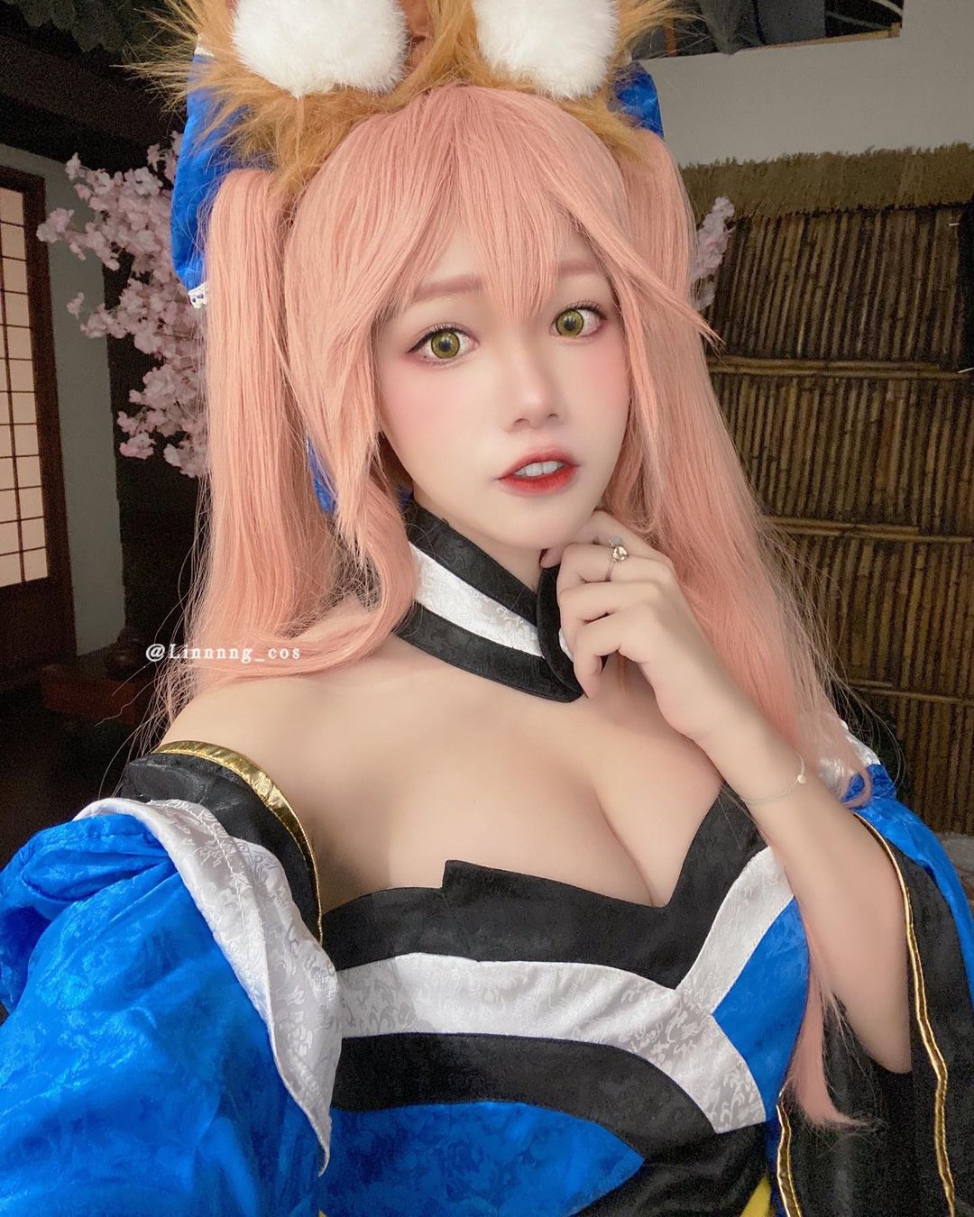 伶伶Linnnng極品臉蛋太甜美啦,飽滿雪乳太火辣!火辣曲線側面一看「超突出」-第1章-图片1