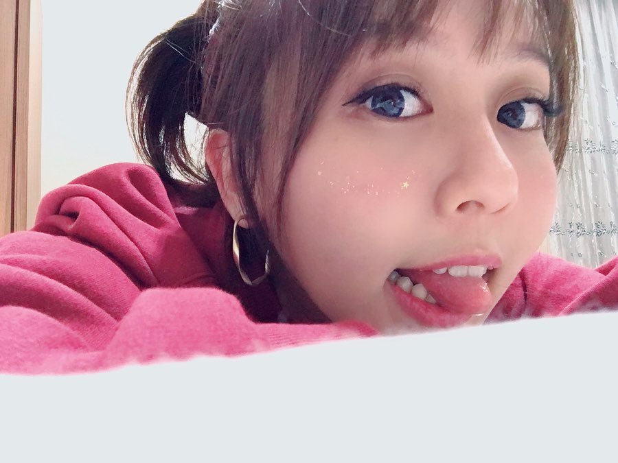 梔梔翹臀和美腿辣到爆。極致挑逗的「美乳視角」太狂野啦,性感側乳要倒出來了-第1章-图片2