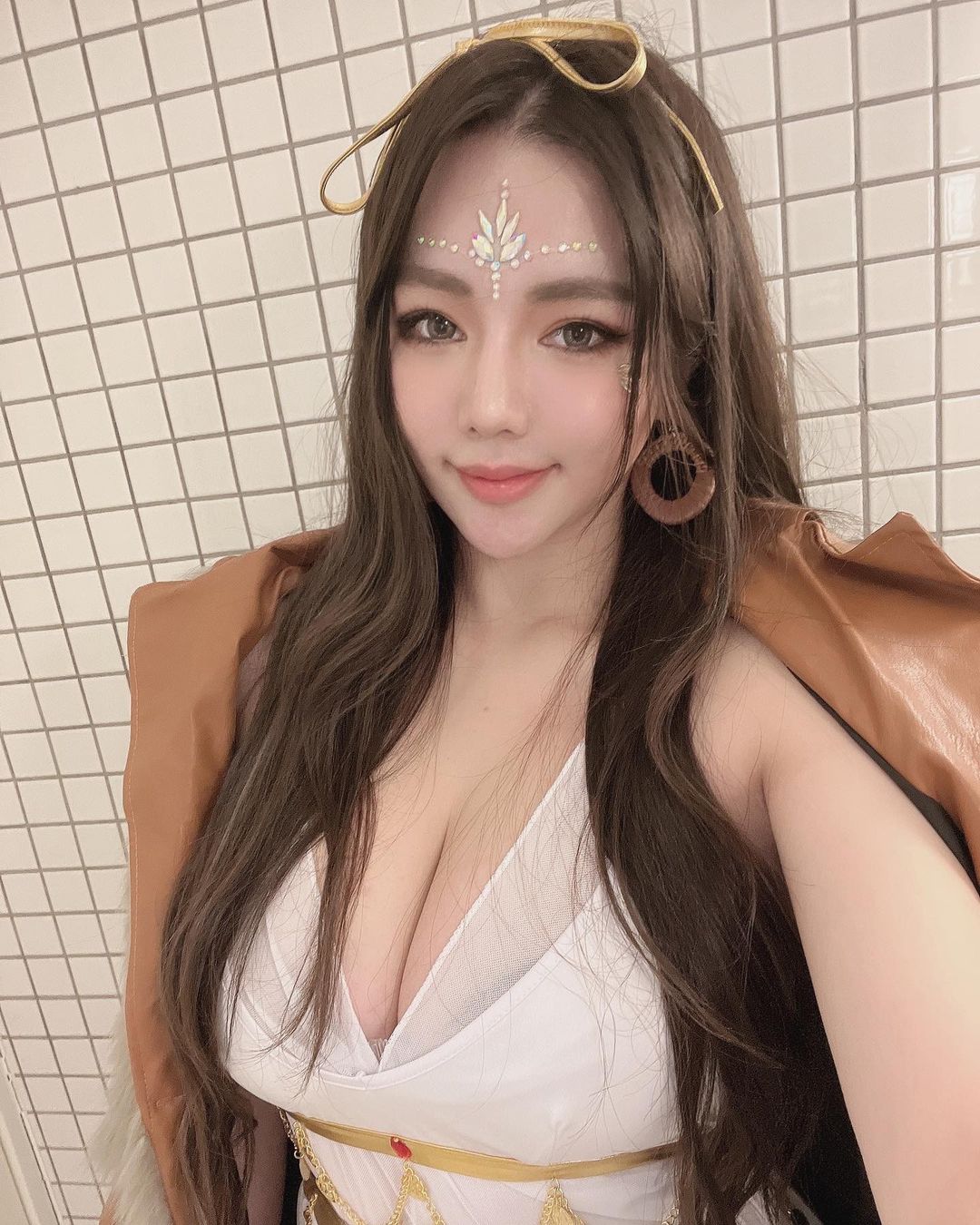 白嫩大奶正妹「dora0x0」展現白嫩大長輩讓人想犯罪啊，氣質外型太犯規！！-第1章-图片5