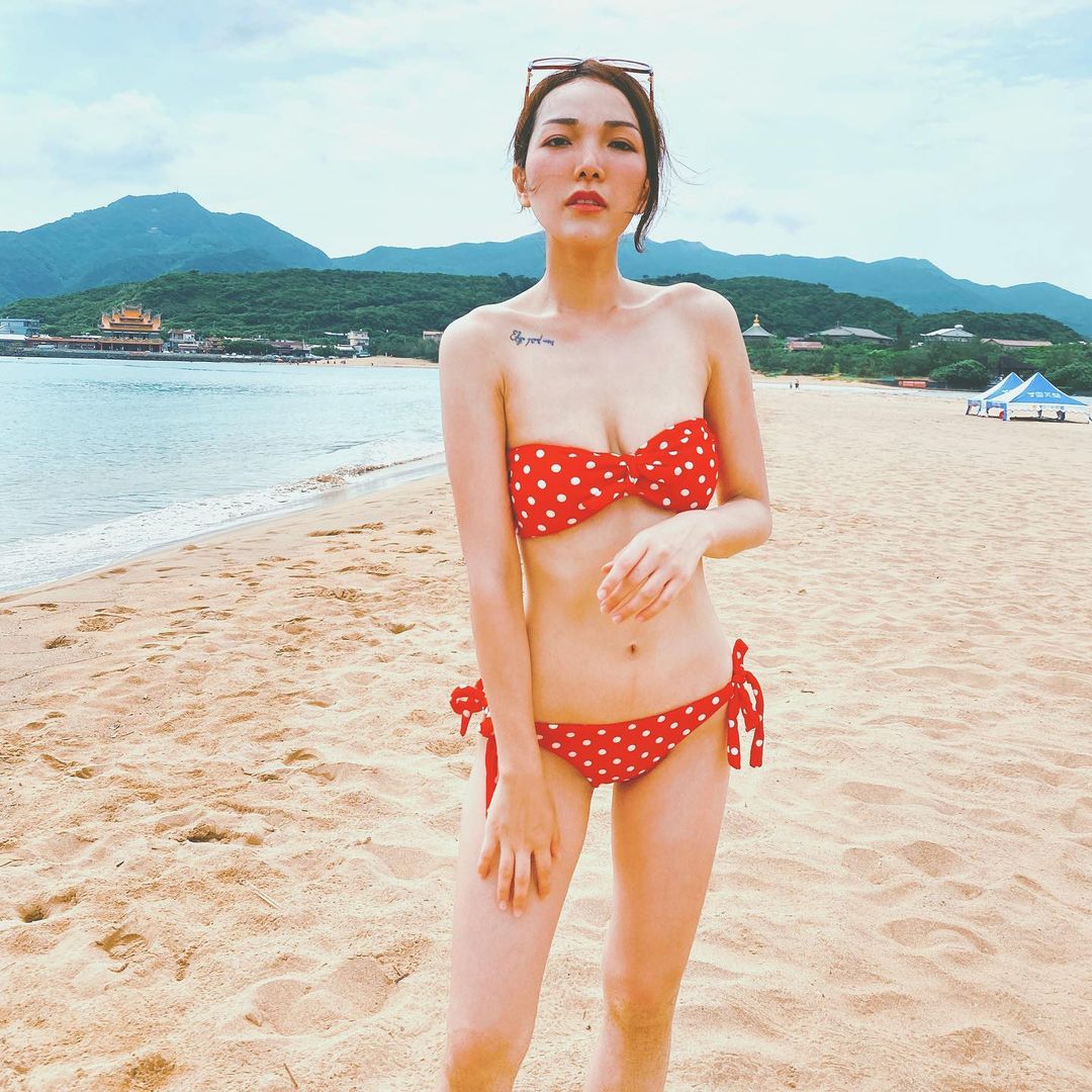 骨感正妹絲絲豪放份量的美乳加上氣質笑容,滿滿的「完美線條」讓人血脈噴張!-第1章-图片3