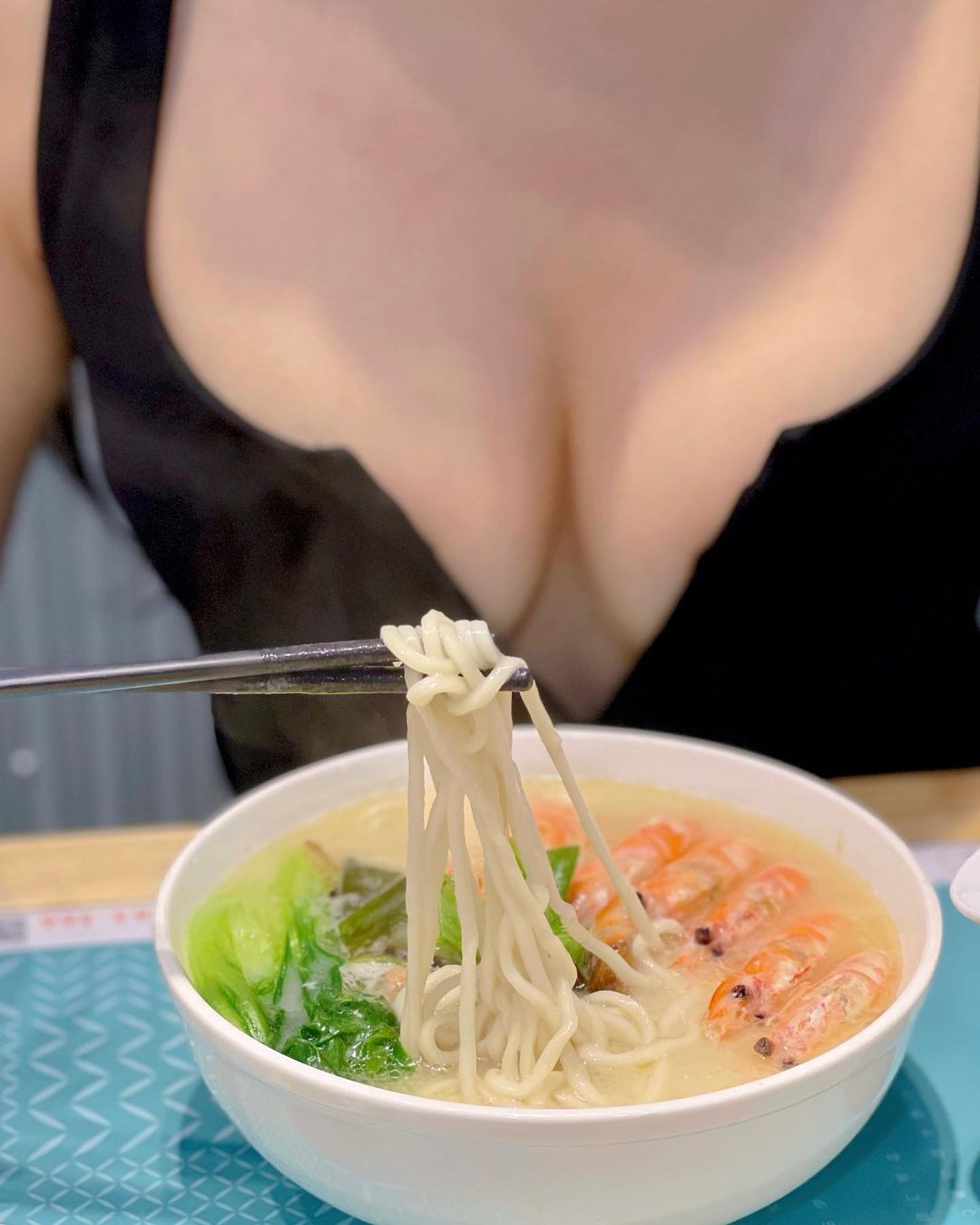 甜心正妹徐恩超越完美的胸型連身材也是頂級規格! 超飽滿「美乳視角」有夠迷人啊-第1章-图片5