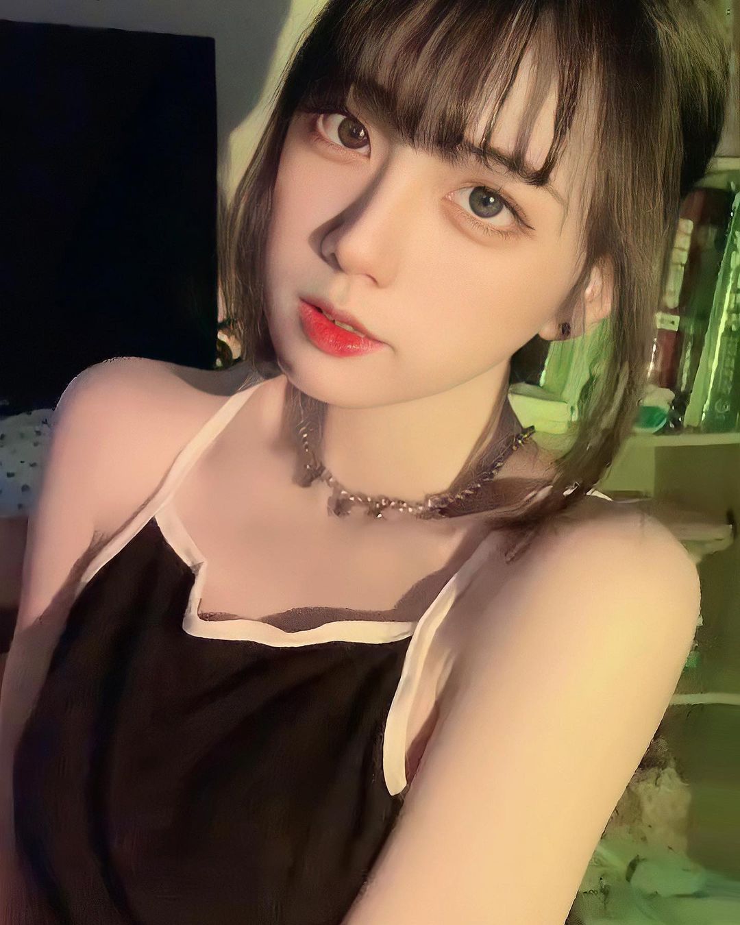 鹿媗「白皙美腿」超逆天!緊緻身材曲線搭配高雅微笑,迷人電眼讓人忍不住-第1章-图片4