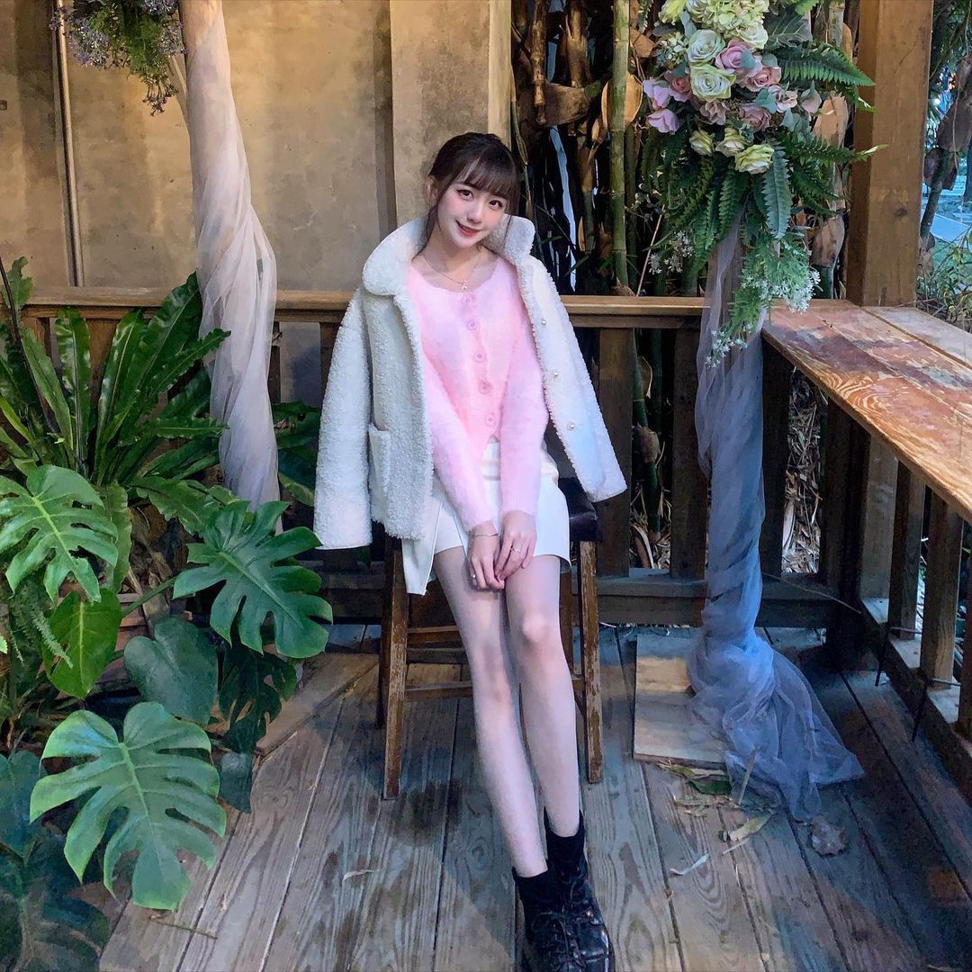 鹿媗「白皙美腿」超逆天!緊緻身材曲線搭配高雅微笑,迷人電眼讓人忍不住-第1章-图片10