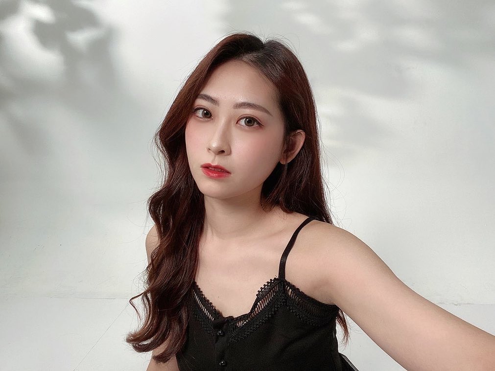 Super-healthy jessy face-to-face legs with white skin eye-catching pictures make you fall in love!S curves make you misplaced-第1章-图片1