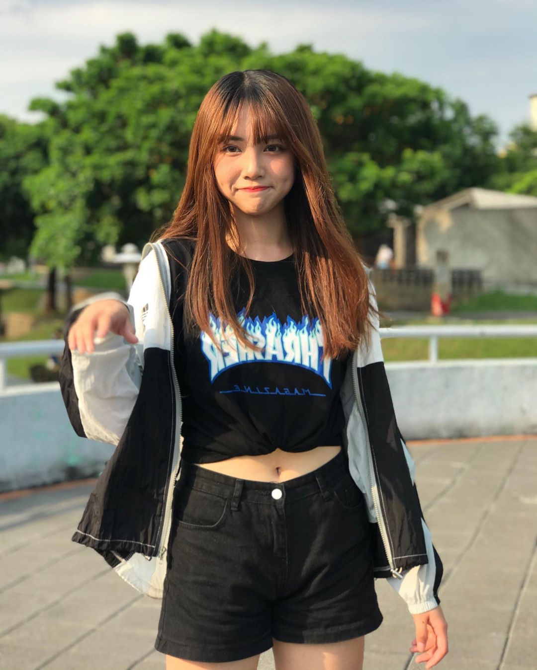 天菜級正妹安婕「水汪大眼超迷人」逆天辣腿一伸出,旁邊路人都被迷倒了!-第1章-图片2