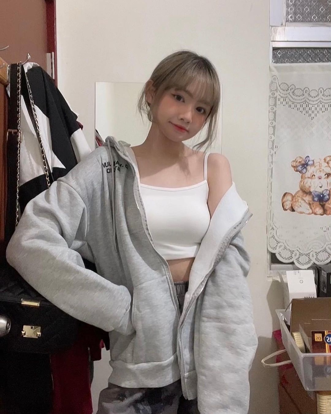 天菜級正妹安婕「水汪大眼超迷人」逆天辣腿一伸出,旁邊路人都被迷倒了!-第1章-图片7
