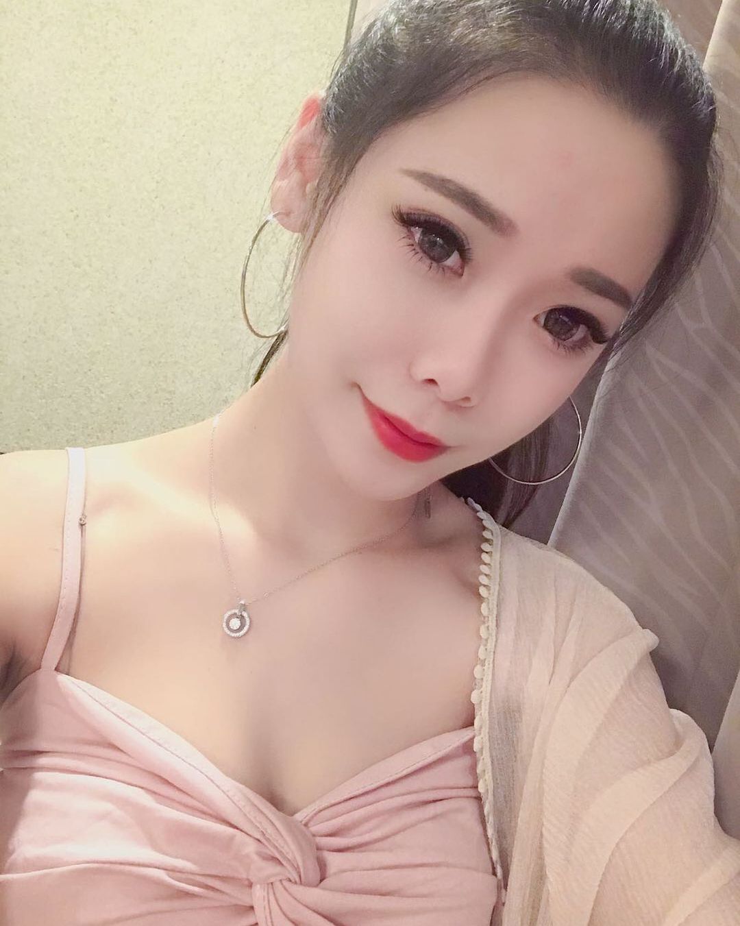 白嫩長腿正妹姮諭讓人渾圓美乳還有俏皮甜笑,性感身材超優質移不開視線!-第1章-图片3