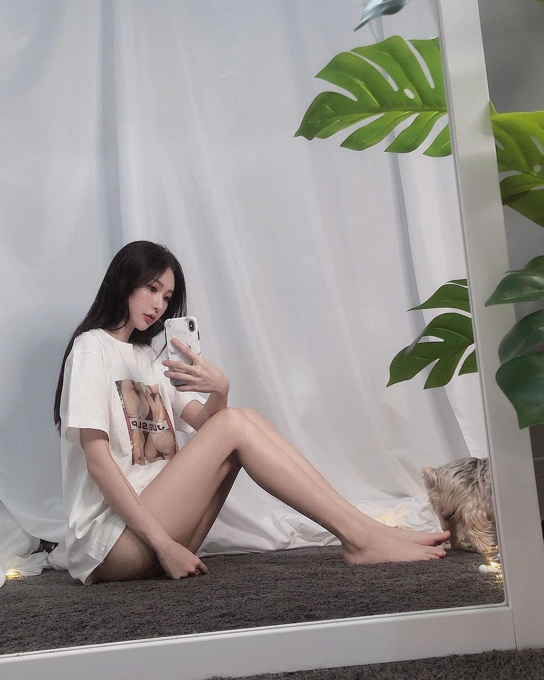 女友系正妹許酸酸大秀「渾圓美乳＋性感腹肌」雄偉的乳量直接滿出來！-第1章-图片4
