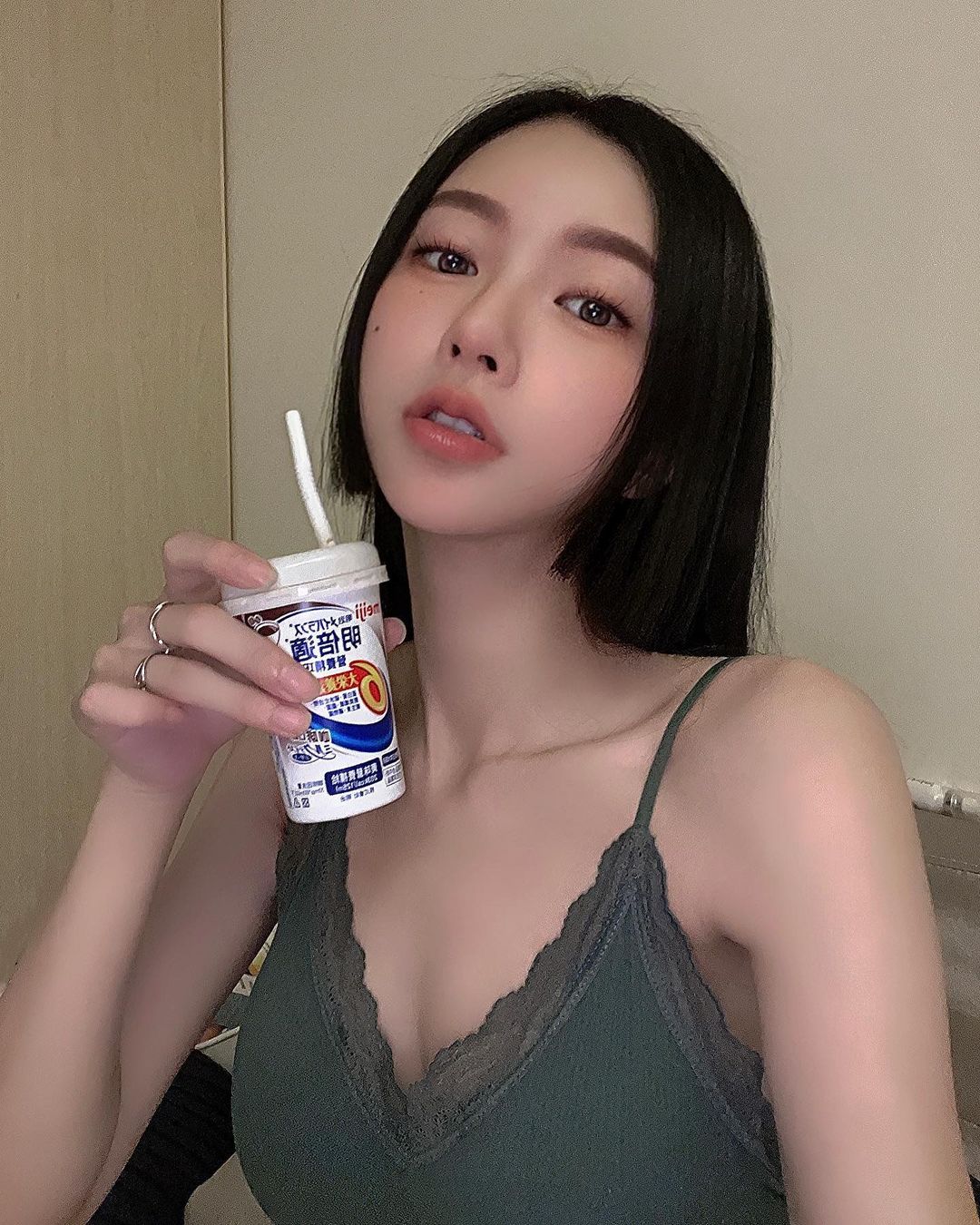 女友系正妹許酸酸大秀「渾圓美乳＋性感腹肌」雄偉的乳量直接滿出來！-第1章-图片9