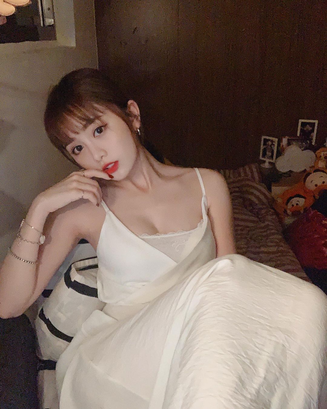 超胸美乳正妹Tanya若潼「深邃事業線」太勾人！美背入鏡好撩人！真的超養眼-第1章-图片2