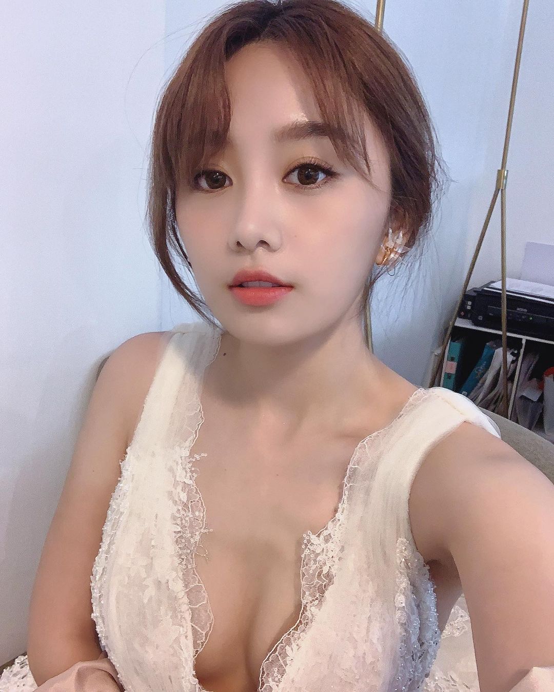 超胸美乳正妹Tanya若潼「深邃事業線」太勾人！美背入鏡好撩人！真的超養眼-第1章-图片4