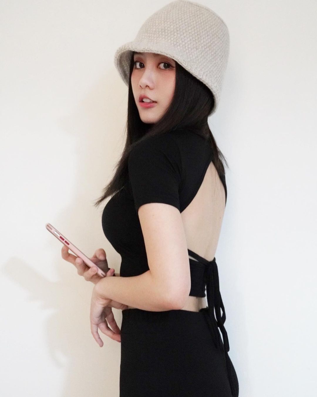 超胸美乳正妹Tanya若潼「深邃事業線」太勾人！美背入鏡好撩人！真的超養眼-第1章-图片10