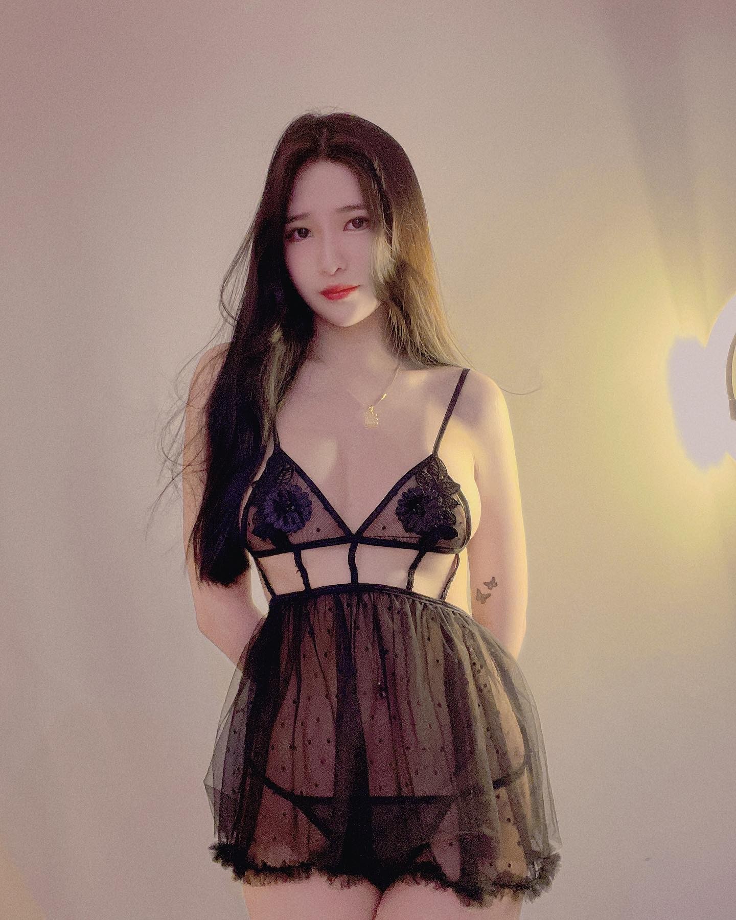 珊珊滿滿的「甜美笑容」氣質滿分「驚現渾圓巨乳」惹火到受不了了!-第1章-图片8