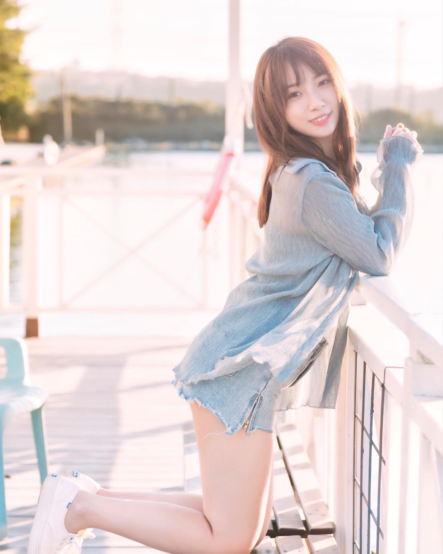 妹子思思一躺床就誘惑十足！低胸美乳「惹火度爆表」還有前凸後翹好身材-第1章-图片10