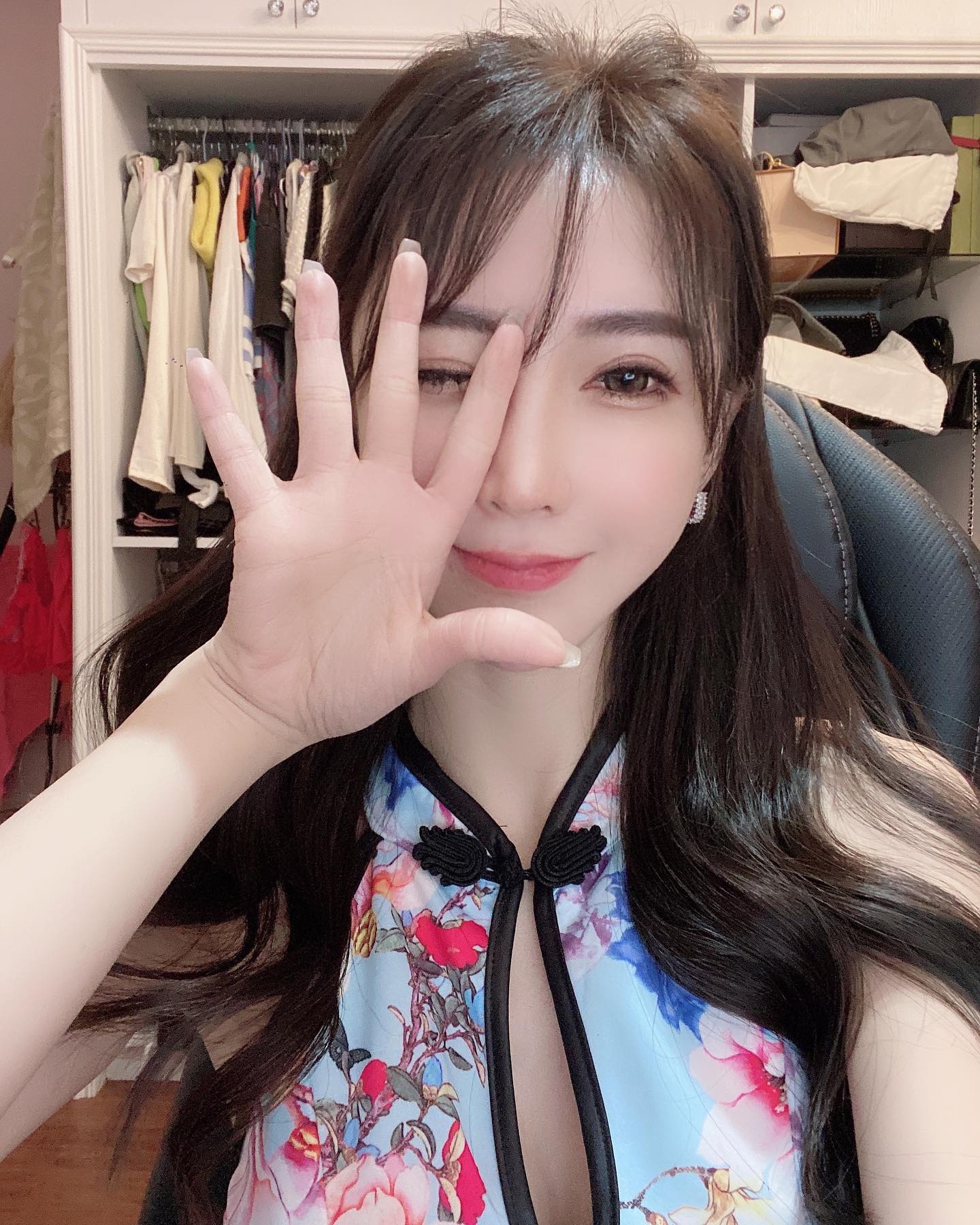 美艷正妹霈霈甜心「性感爆奶」深受網友歡迎!散發動人氣質覺得戀愛啦!-第1章-图片9