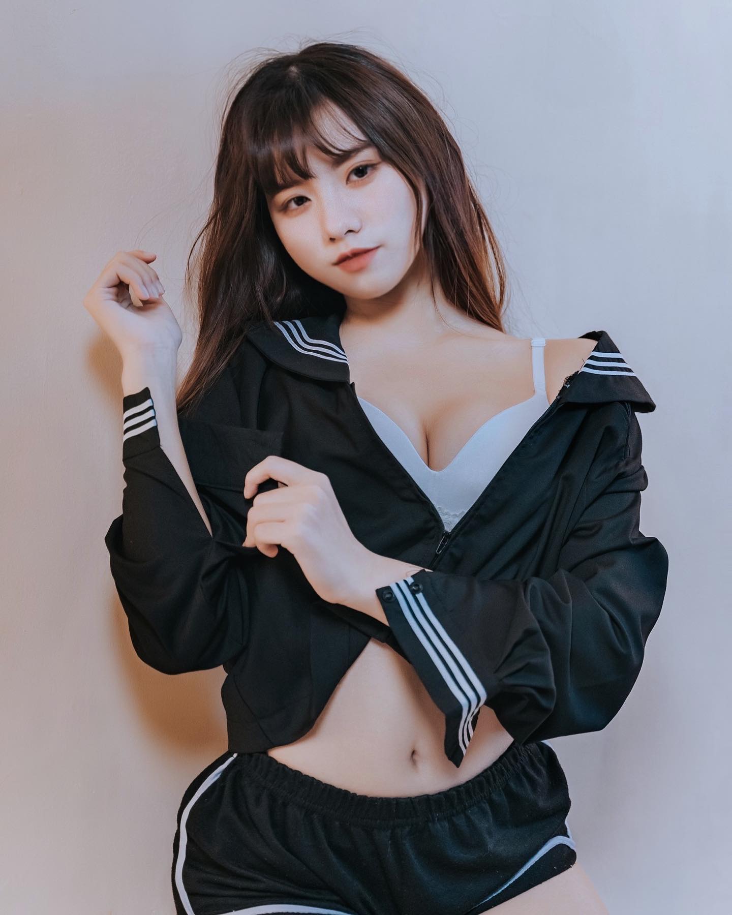 白皙甜心皊皊「真材實料」身材讓人看歪腰!展現性感女人味-第1章-图片2