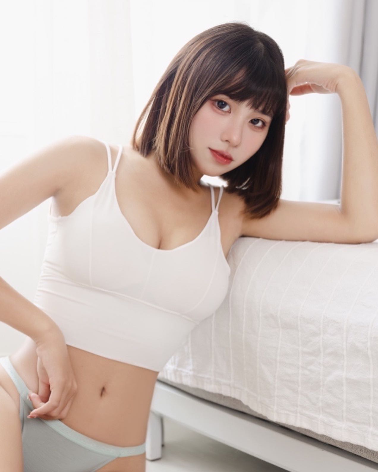 白皙甜心皊皊「真材實料」身材讓人看歪腰!展現性感女人味-第1章-图片5