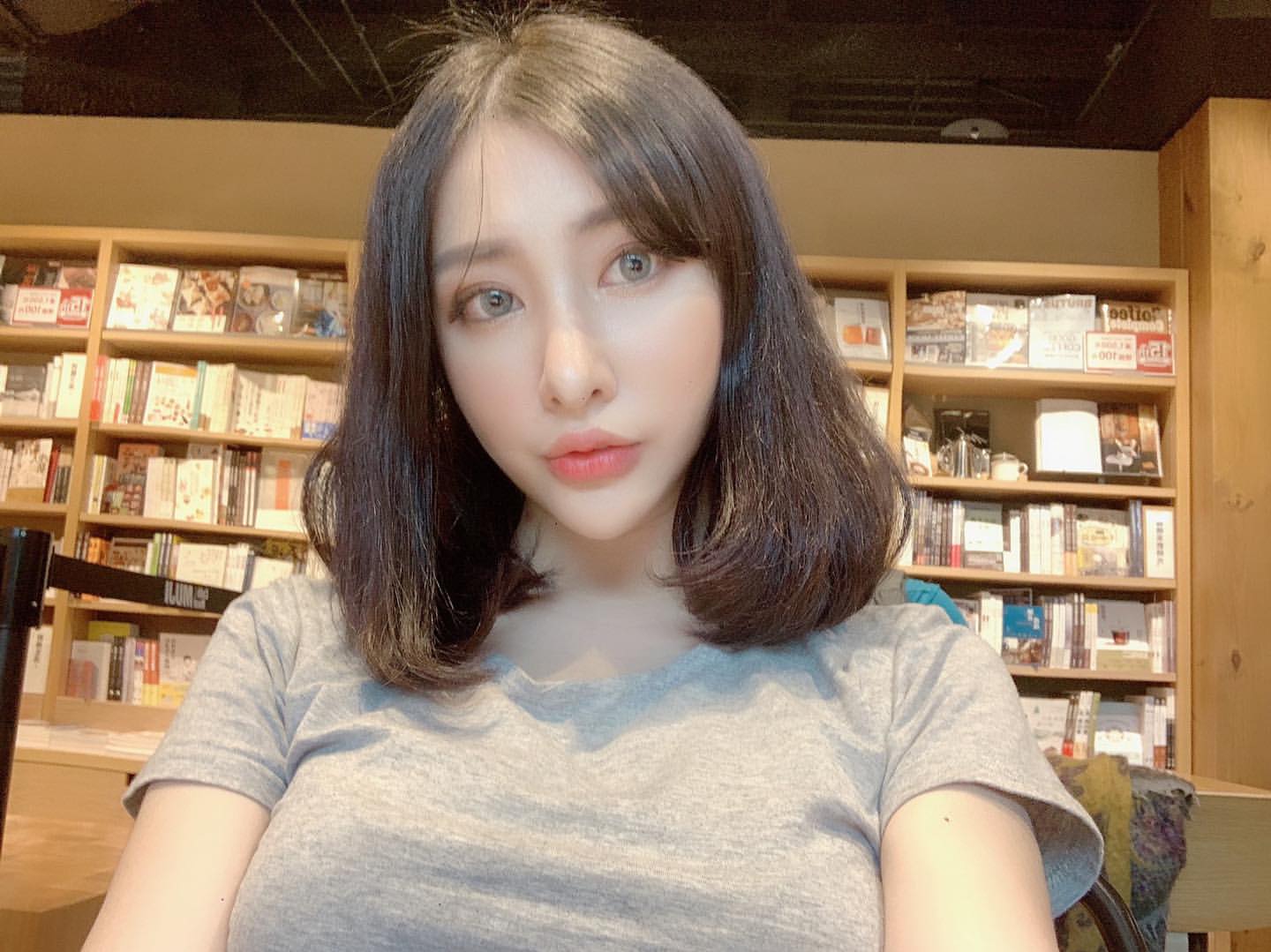 直播主妮妮渾圓巨乳溢出視覺畫面超級兇-第1章-图片10