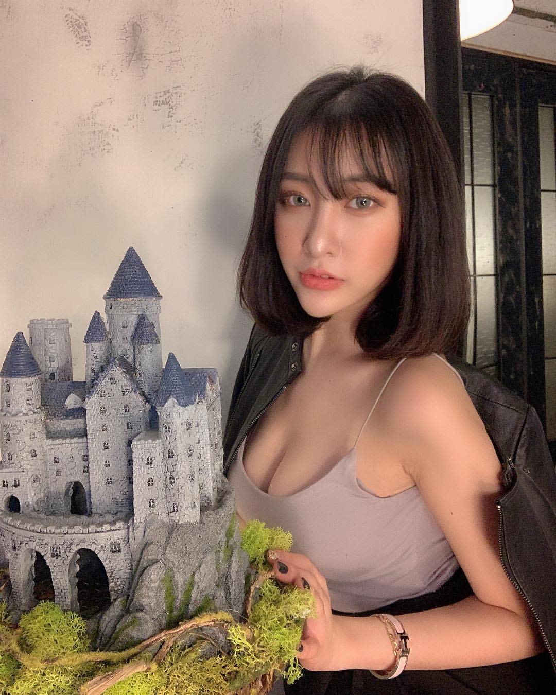 直播主妮妮渾圓巨乳溢出視覺畫面超級兇-第1章-图片15