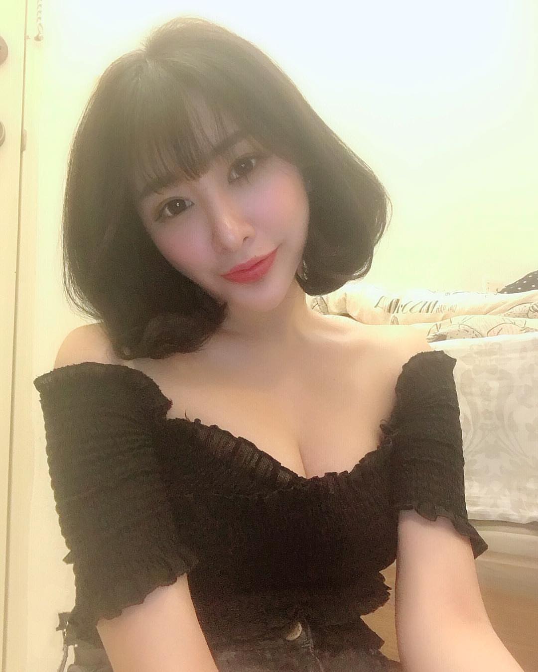 直播主妮妮渾圓巨乳溢出視覺畫面超級兇-第1章-图片21