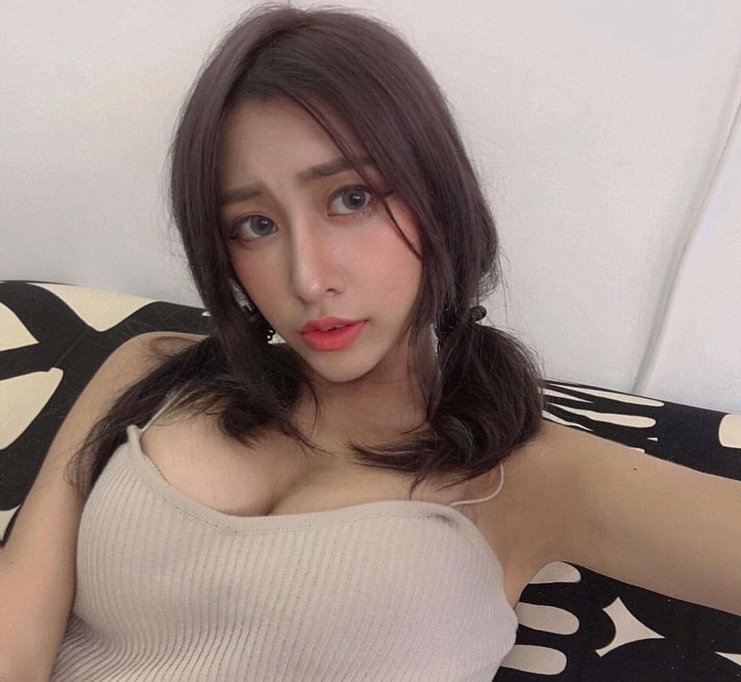 直播主妮妮渾圓巨乳溢出視覺畫面超級兇-第1章-图片24