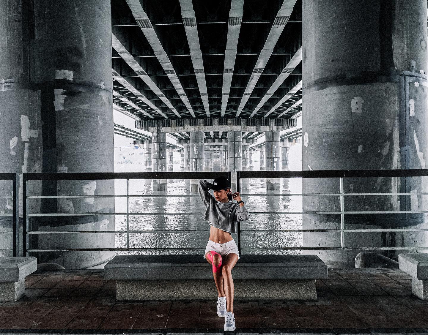 帥氣正妹「王笑笑」邪惡胸型直接溢出！極品身材還有火辣美腿，這顏值贏了啦！-第1章-图片4