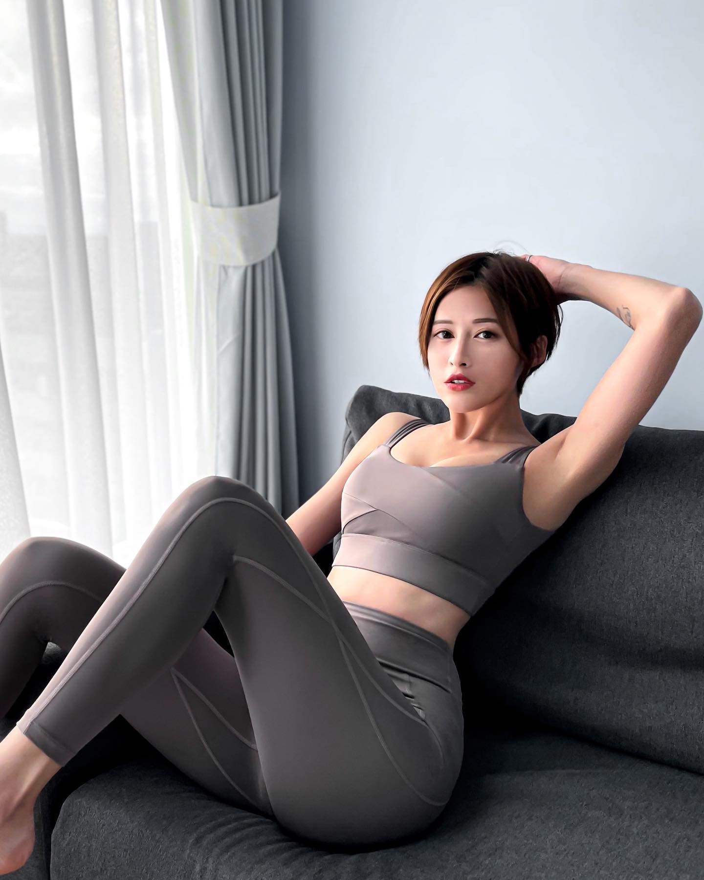 帥氣正妹「王笑笑」邪惡胸型直接溢出！極品身材還有火辣美腿，這顏值贏了啦！-第1章-图片10