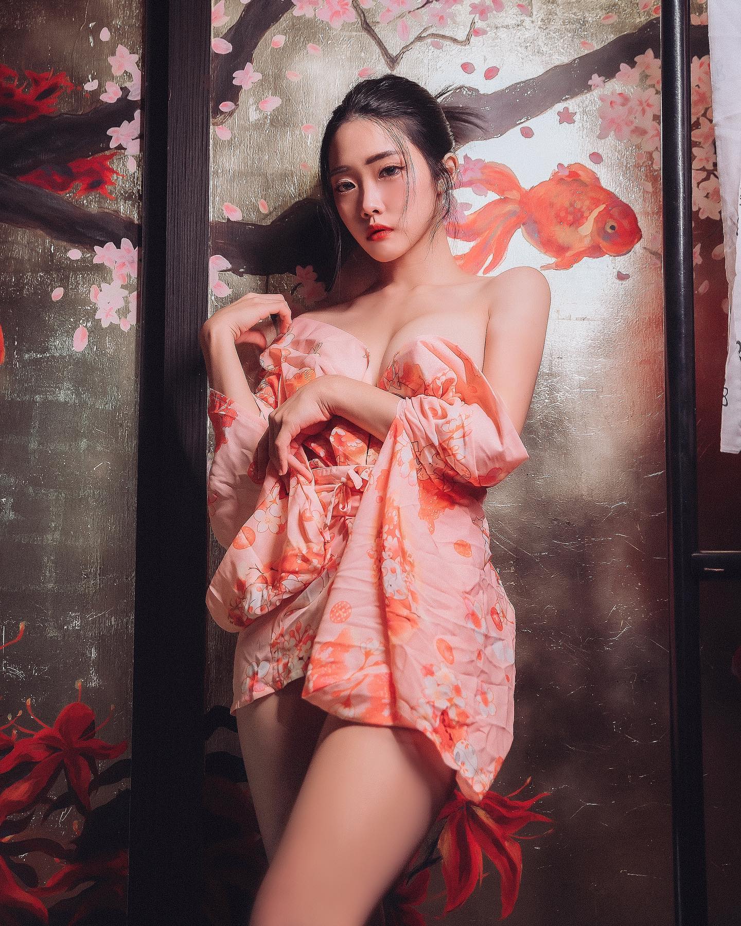 電眼正妹「Eyo咿呦」性感熟女味大噴發，酥胸一露就辣到噴血！讓人雙眼捨不得離開！　-第1章-图片6