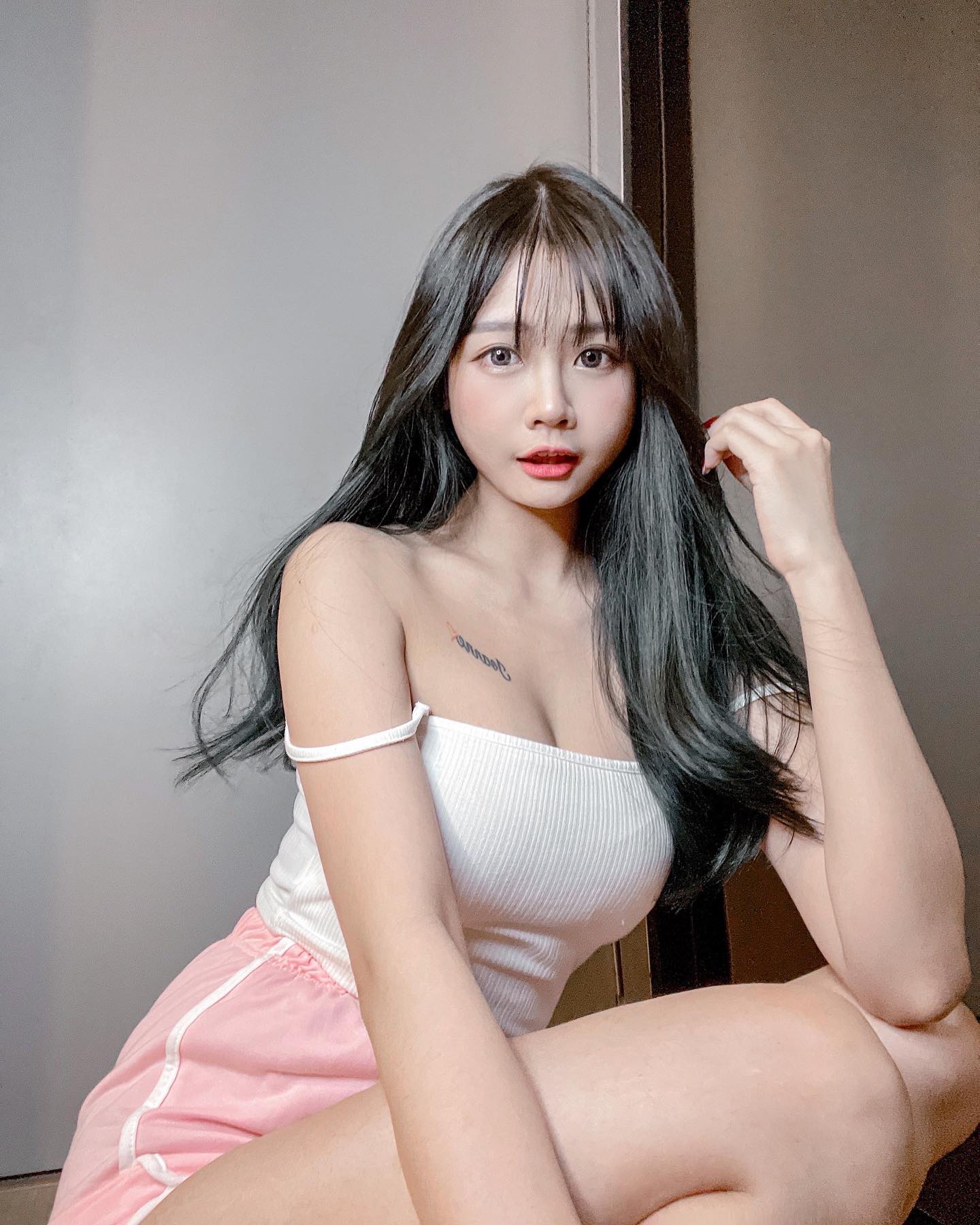 超胸爆乳妹「陳陳」爆出白皙嫩乳畫面好養眼，超邪惡「誘惑視角」讓人血脈噴張-第1章-图片10