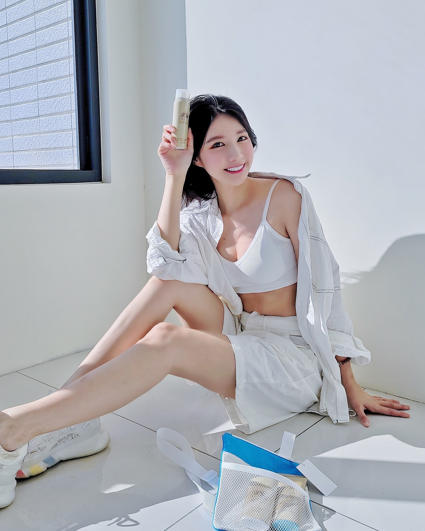 清新氣質「筠熹」低胸裝太殺火辣無極限！白皙蜜大腿讓人想壞壞！-第1章-图片5