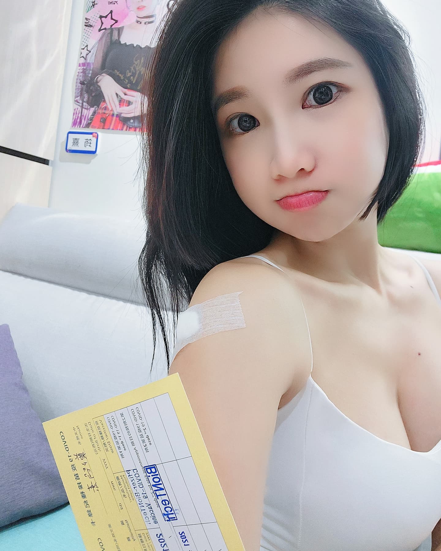 清新氣質「筠熹」低胸裝太殺火辣無極限！白皙蜜大腿讓人想壞壞！-第1章-图片8