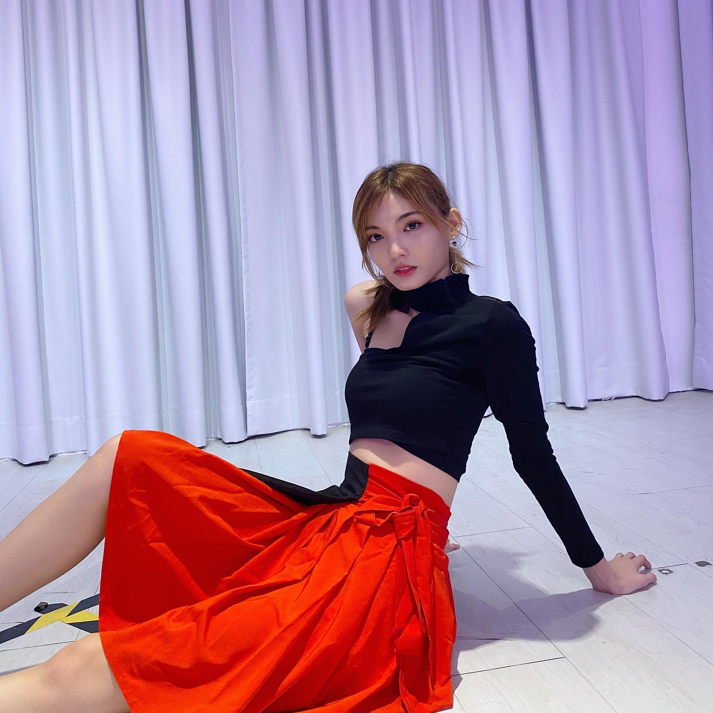 正妹「黃燕平」修長美腿是一大亮點啊！讓人看了都熱了！ 傲人腰身真的太犯規！-第1章-图片5